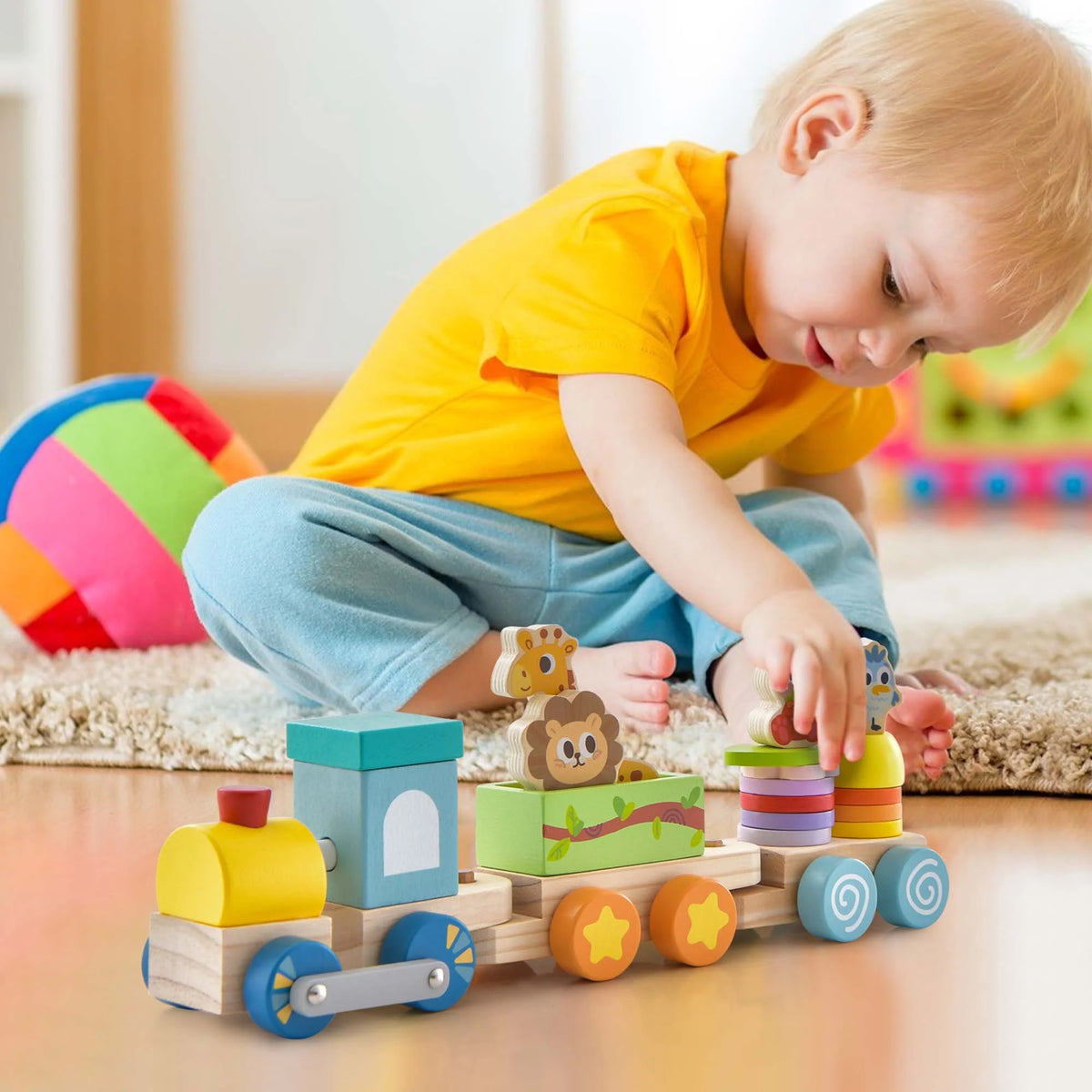 Wooden Stackable Train Set with Animal Toys & Locomotive E857239