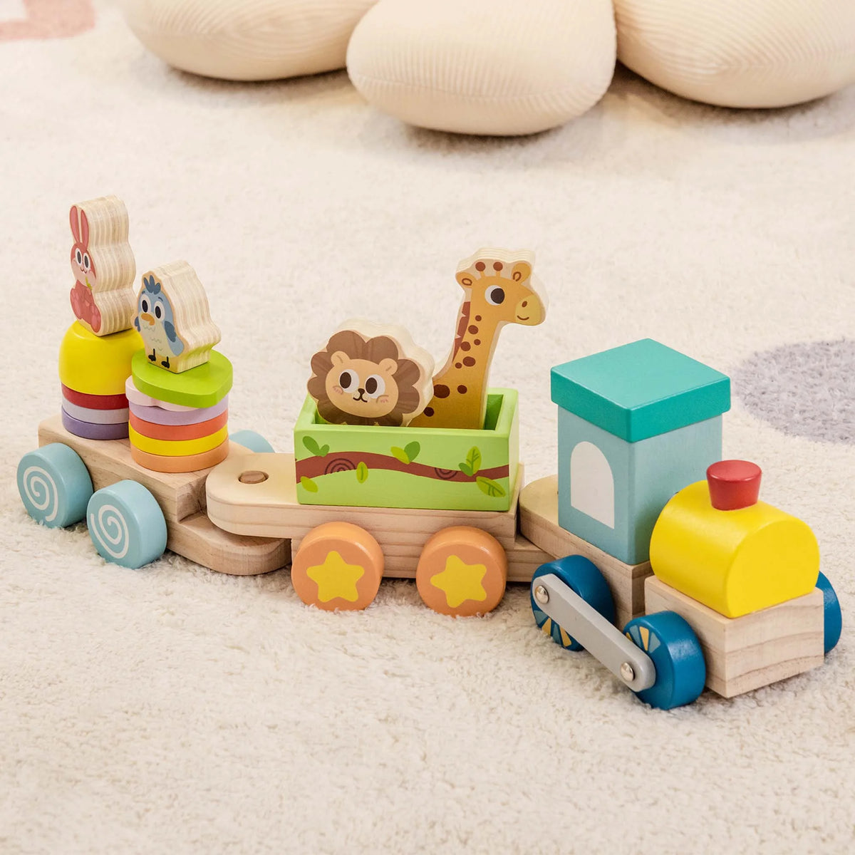 Wooden Stackable Train Set with Animal Toys & Locomotive E857239