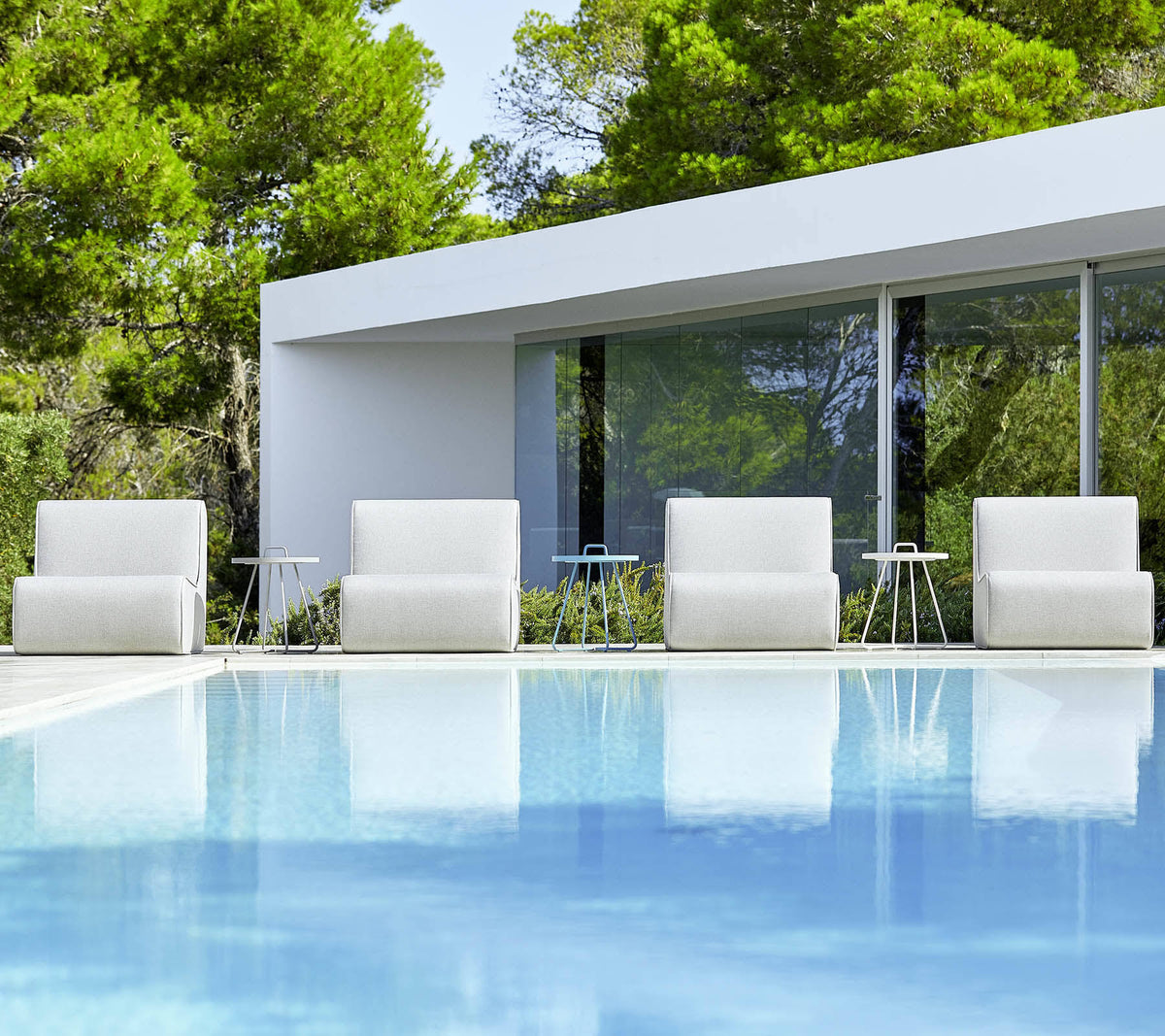 Aqua Side Table C540