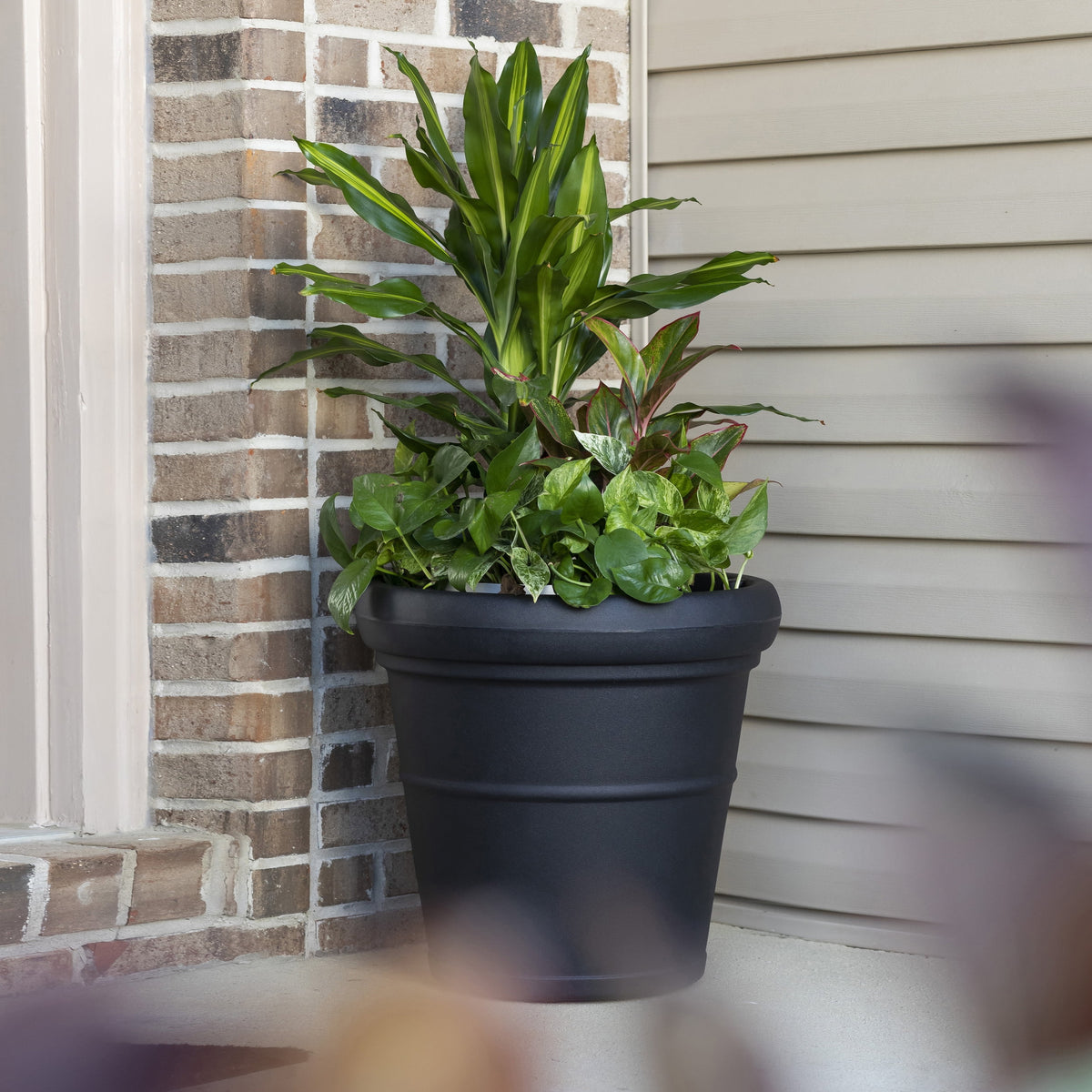 Dark Cedar Round Indoor Outdoor Plastic Flower Planter E278