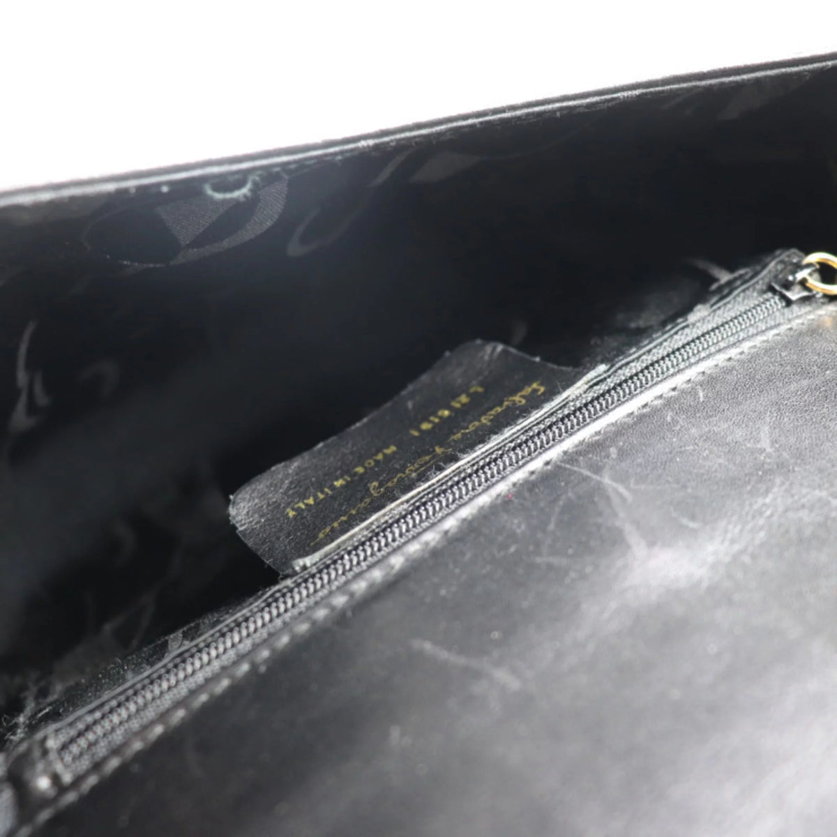 Pre-Owned Leather Shoulder Bag M482331