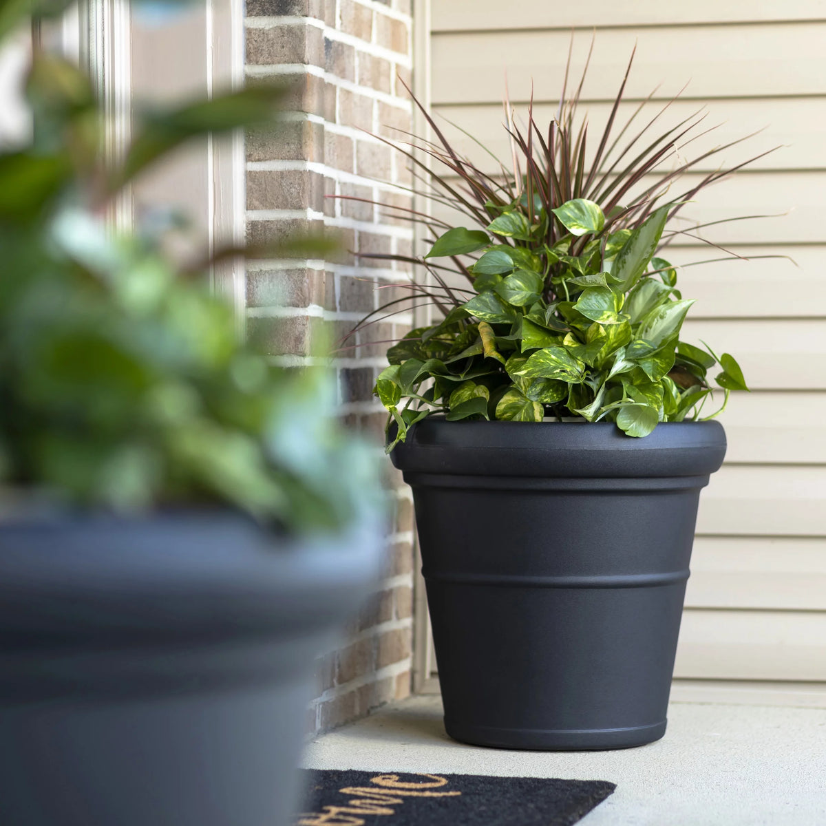 Dark Cedar Round Indoor Outdoor Plastic Flower Planter E278